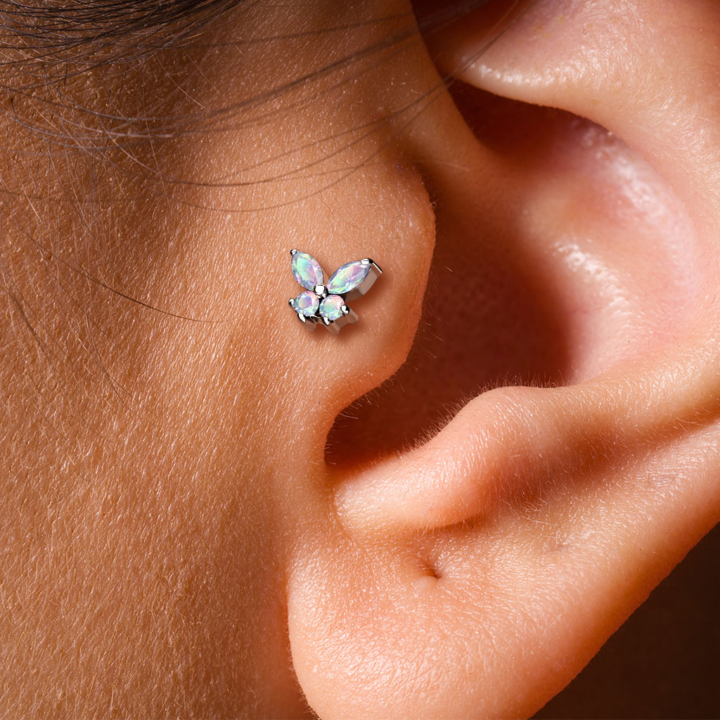 Piercing de tragus en forme de papillon serti de strass