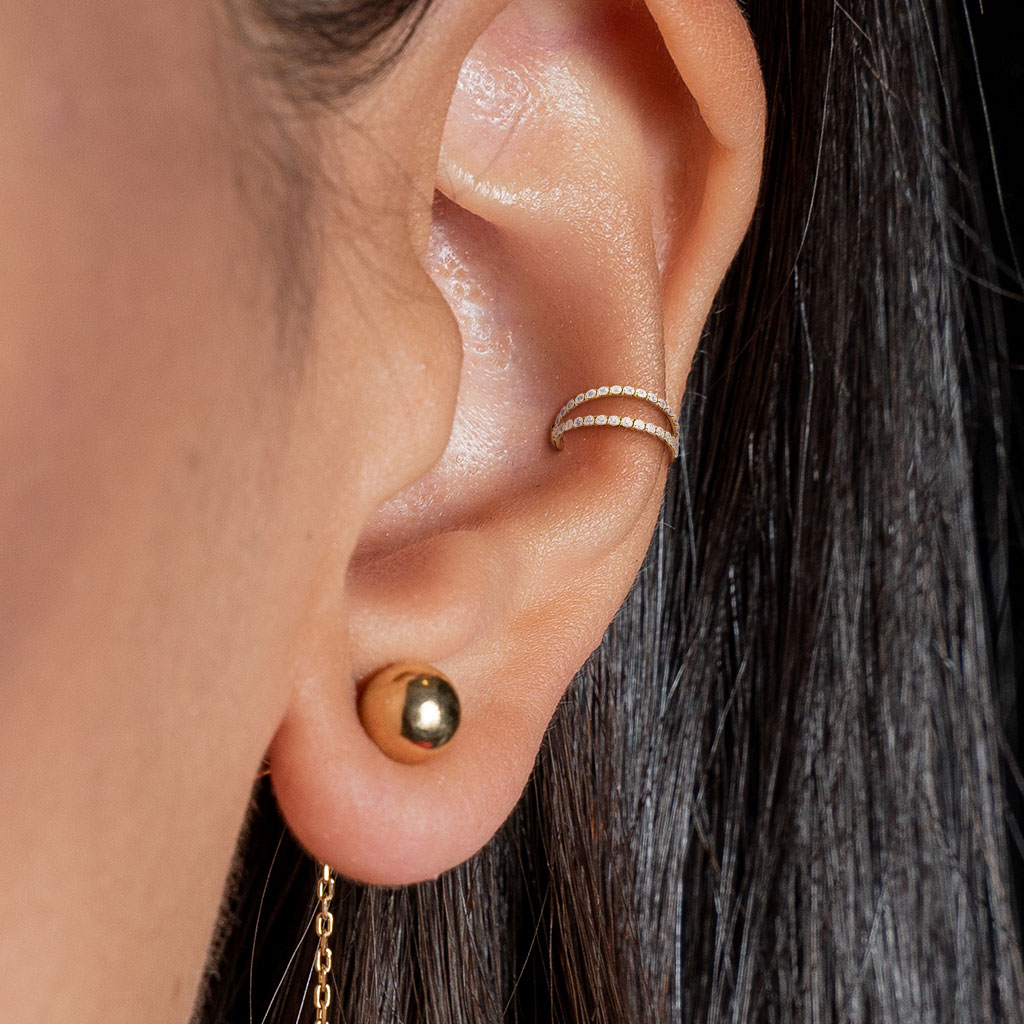 Ear stack avec double anneau conch, 
et boucle pendante au lobe