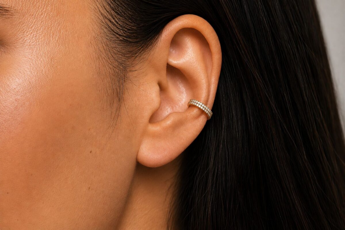 Piercing conch avec grand anneau segment en titane — guide complet Piercing Street