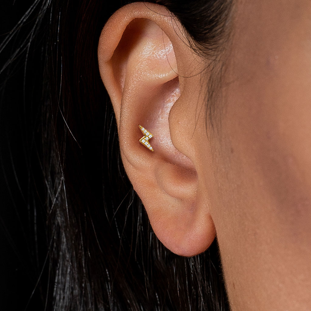 Labret plat en titane — bijou de départ 
recommandé pour le piercing conch